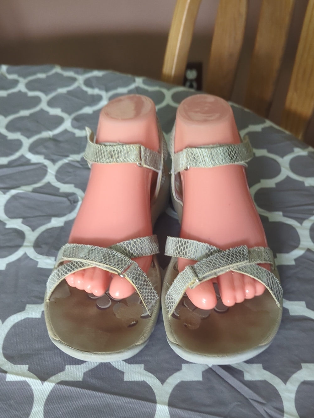 Clarks Metallic Textured Strappy Sandals in Silver